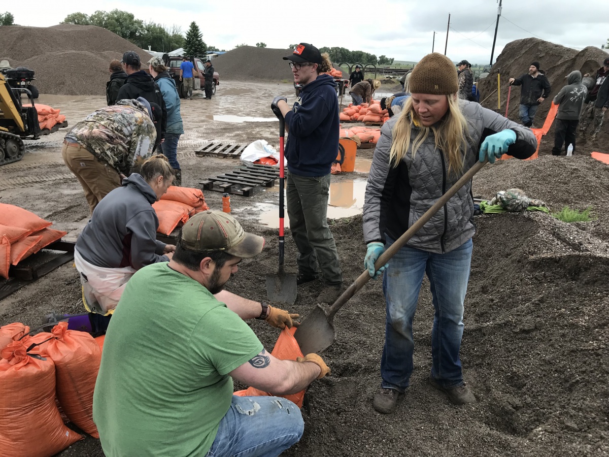 Volunteers sandbag in Augusta