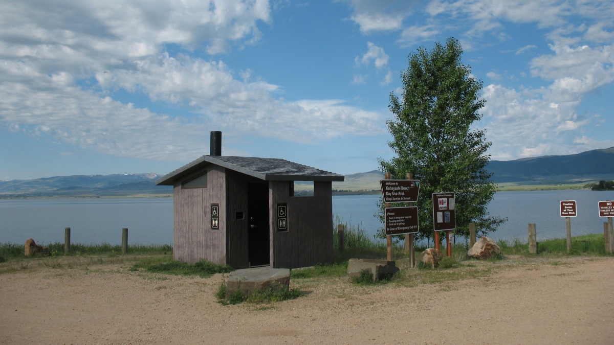 A Montana Conservation Corps crew works on Miles City Fielf Office project along the Dean S Reservoir Trail.