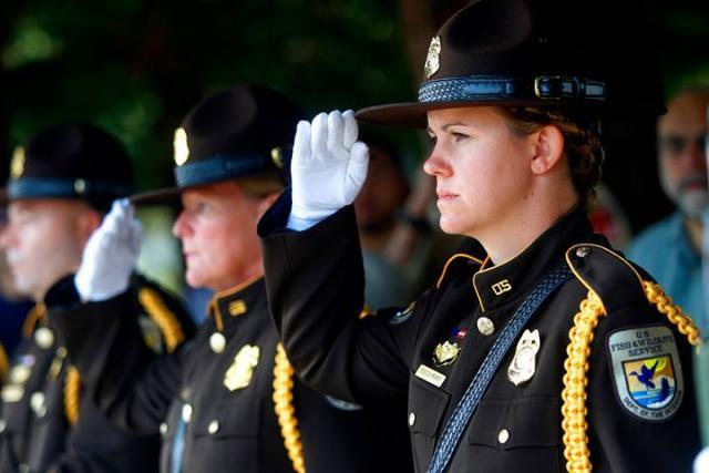 Uniformed USFWS Honor Guard member salutes