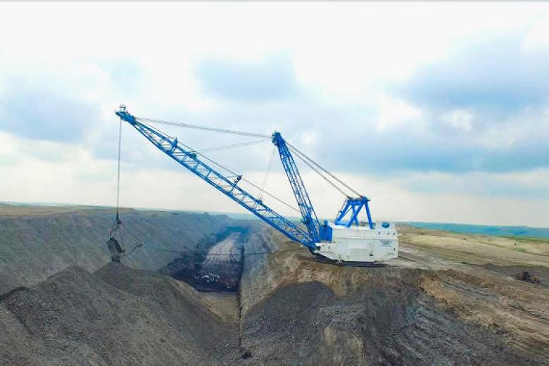 A dragline excavator operates at Freedom Mine in Mercer County, North Dakota, one of the nation’s largest lignite coal mines.