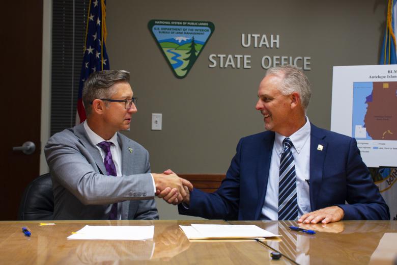 Jerry Davis, BLM Utah Acting State Director, and Scott Strong, Utah DNR State Parks Director, finalize the land conveyance documents.